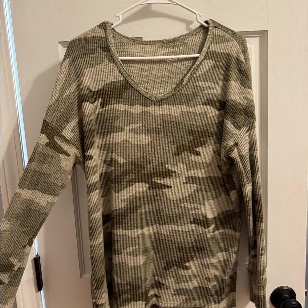 American Eagle Outfitters V-Neck Olive and Cream Camo Sweater